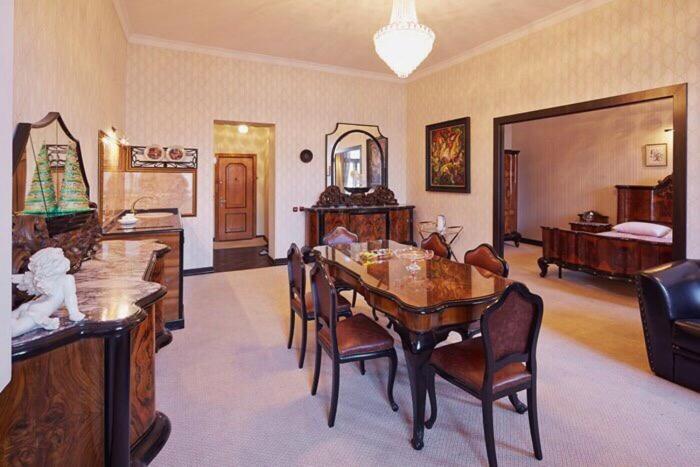 Exclusive Apartment On Shevchenko Avenue 10 Lviv Eksteriør billede