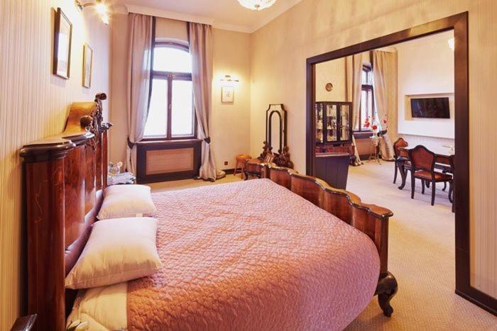 Exclusive Apartment On Shevchenko Avenue 10 Lviv Eksteriør billede